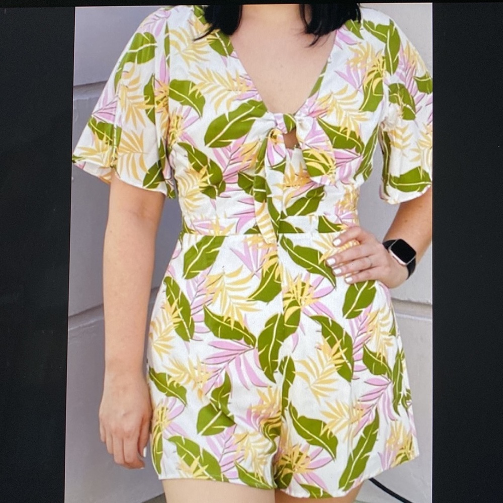 LUMIERE Tropical Leaf Pattern Romper Size Small